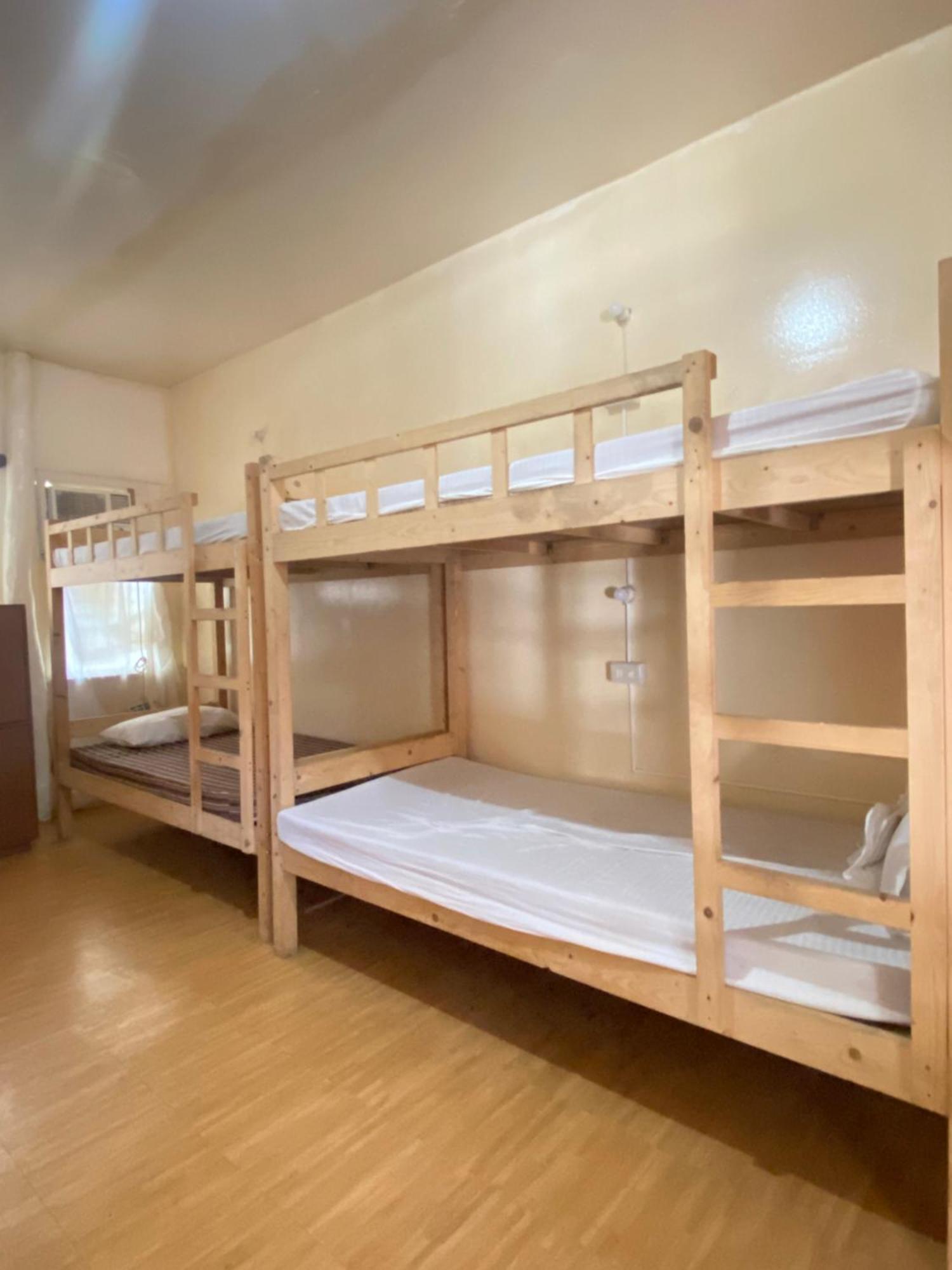 Coron Town Traveller'S Dormitory Εξωτερικό φωτογραφία