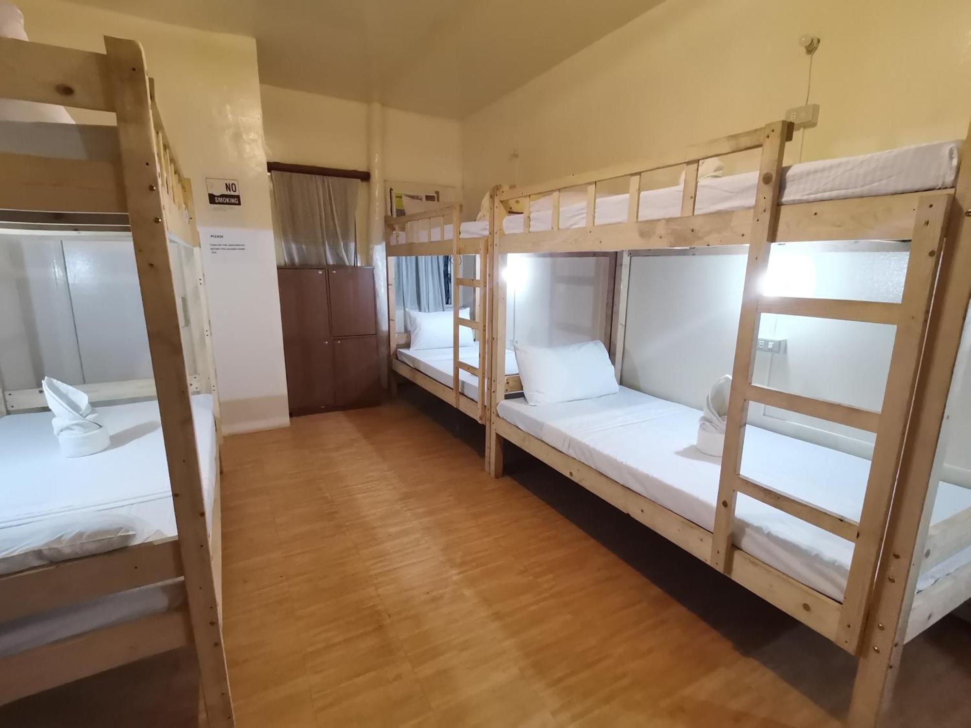 Coron Town Traveller'S Dormitory Εξωτερικό φωτογραφία
