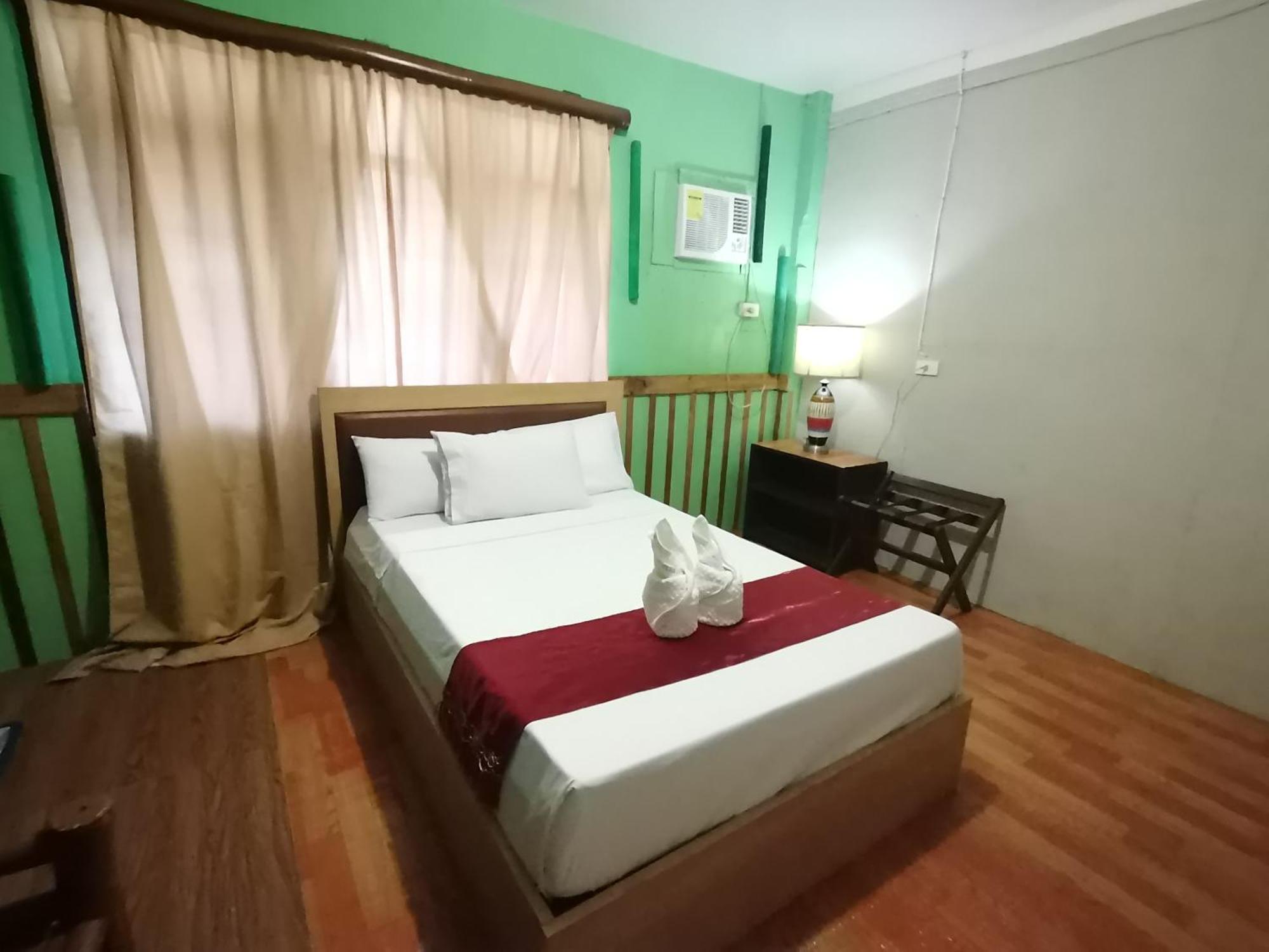 Coron Town Traveller'S Dormitory Εξωτερικό φωτογραφία