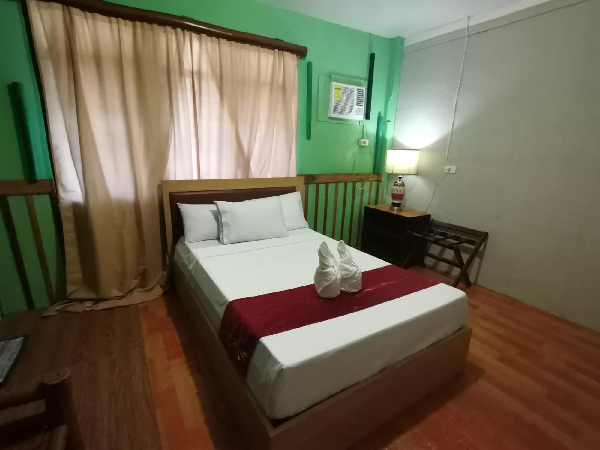 Coron Town Traveller'S Dormitory Εξωτερικό φωτογραφία