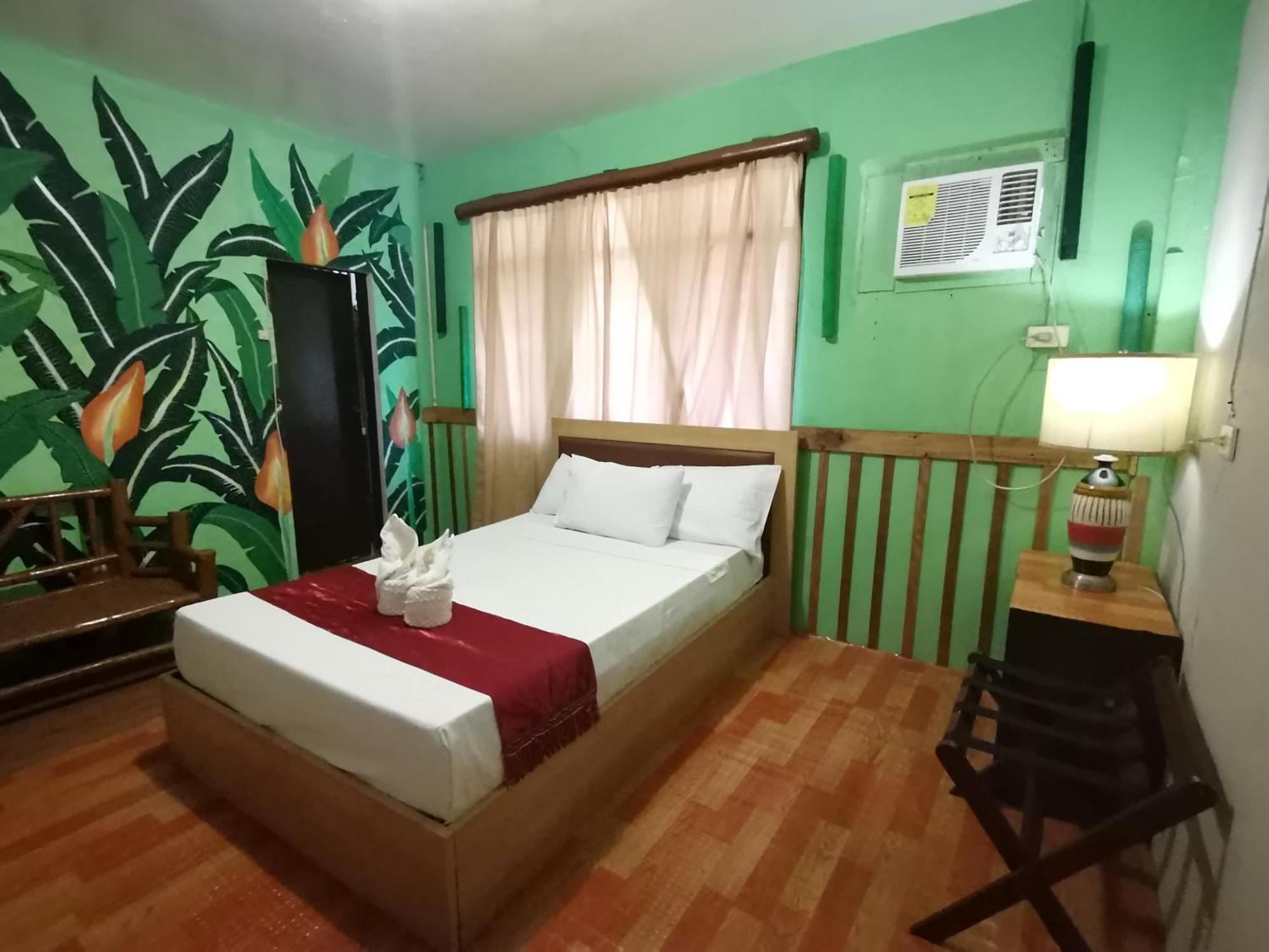Coron Town Traveller'S Dormitory Εξωτερικό φωτογραφία