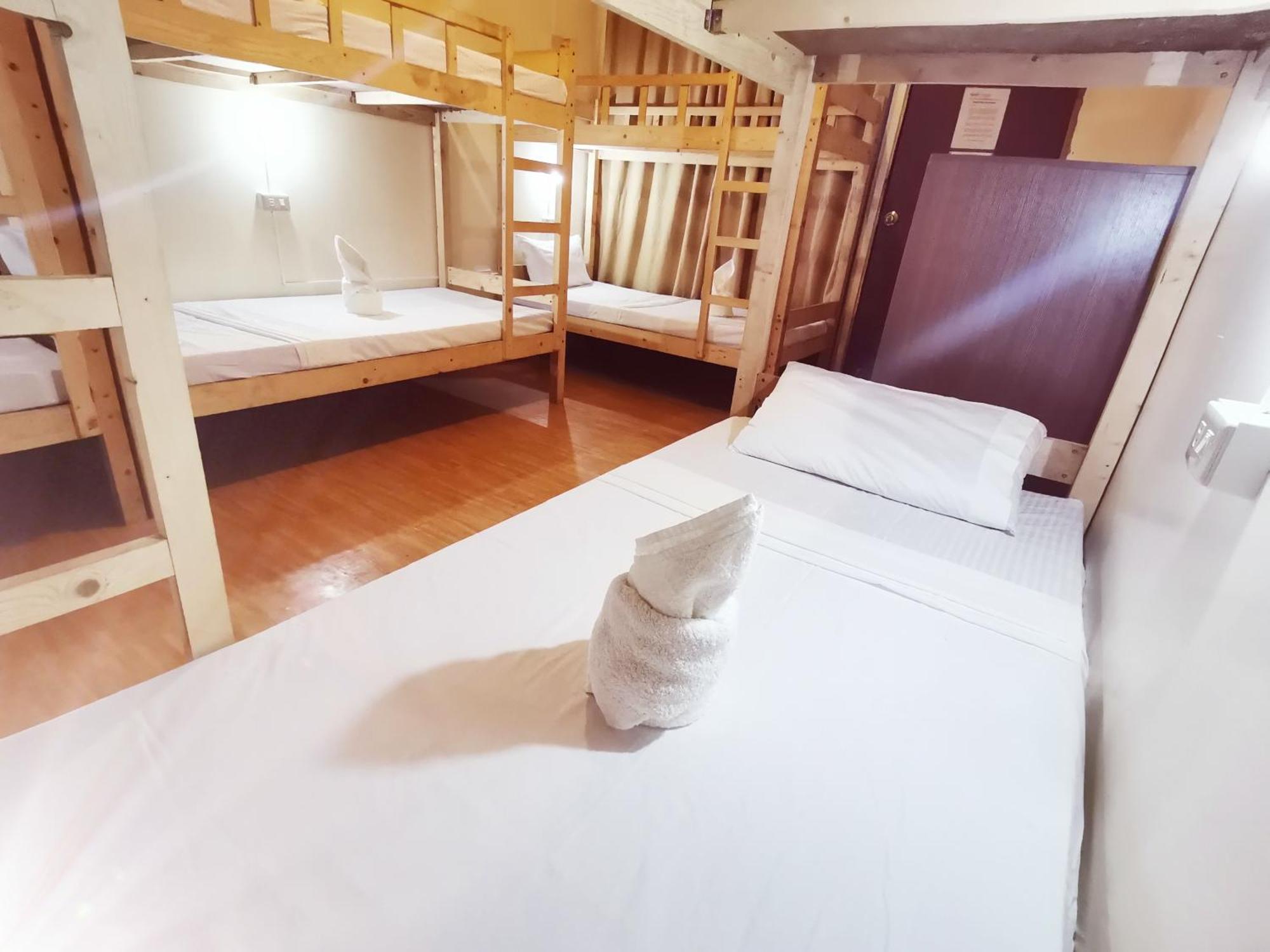 Coron Town Traveller'S Dormitory Εξωτερικό φωτογραφία