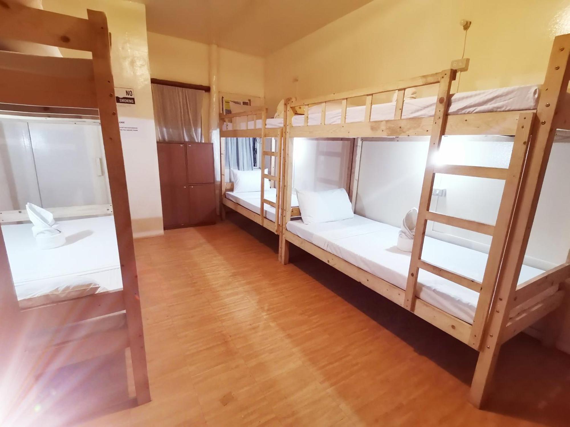 Coron Town Traveller'S Dormitory Εξωτερικό φωτογραφία