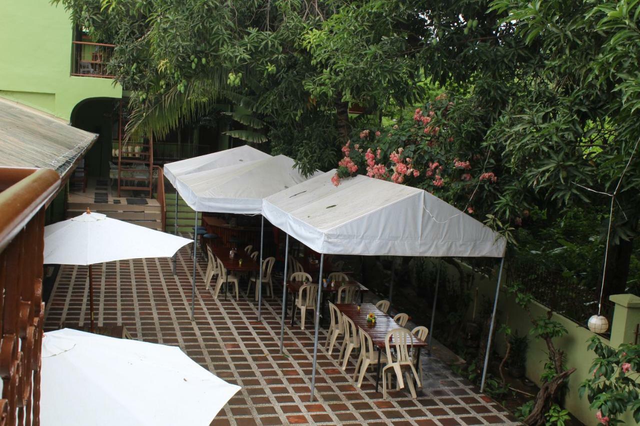 Coron Town Traveller'S Dormitory Εξωτερικό φωτογραφία