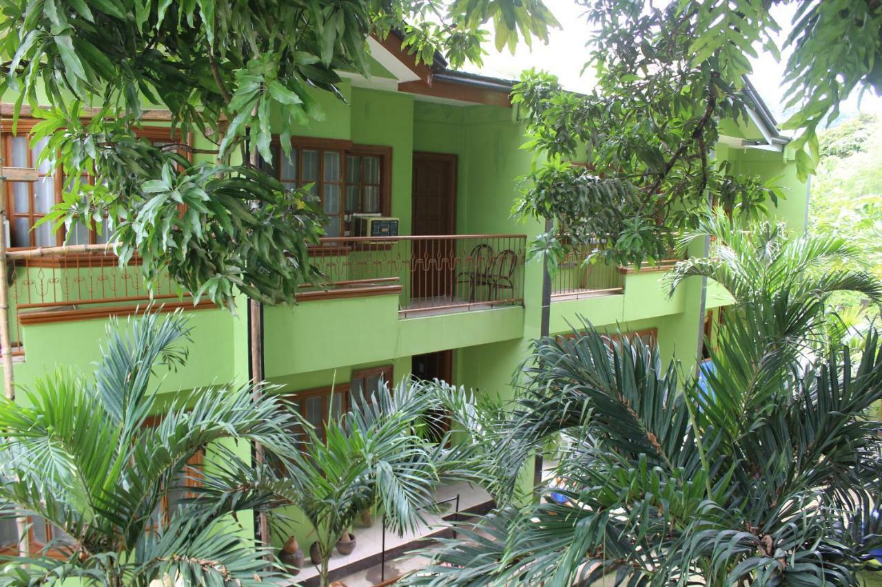 Coron Town Traveller'S Dormitory Εξωτερικό φωτογραφία