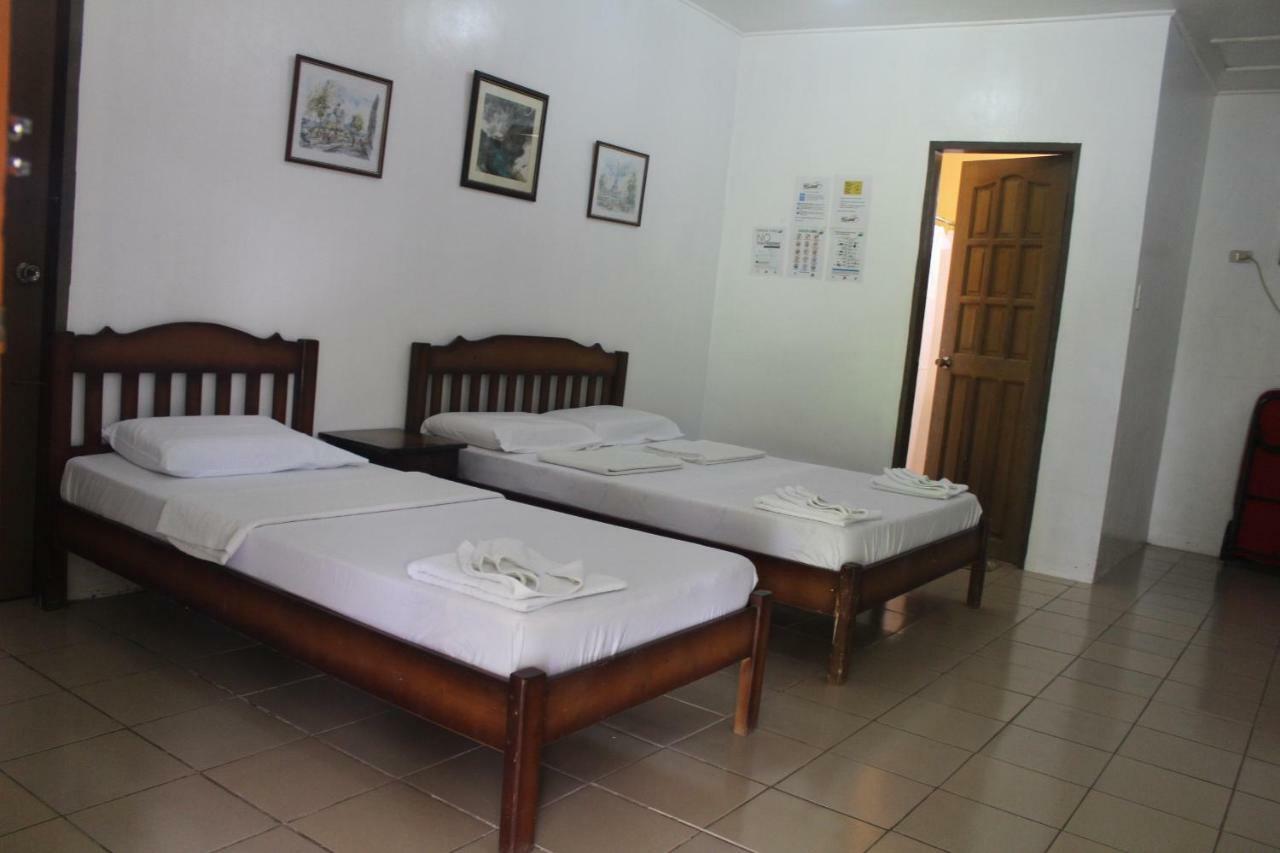 Coron Town Traveller'S Dormitory Εξωτερικό φωτογραφία