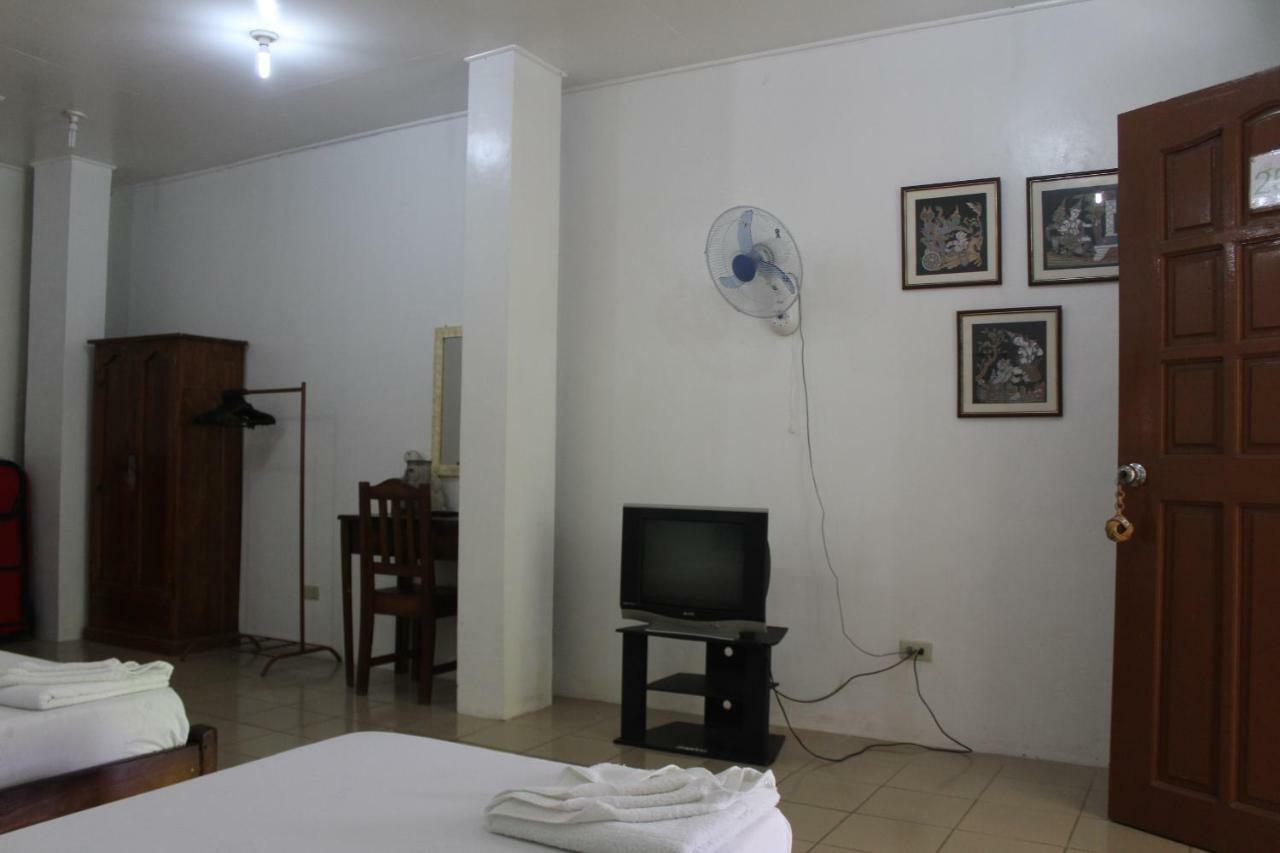 Coron Town Traveller'S Dormitory Εξωτερικό φωτογραφία