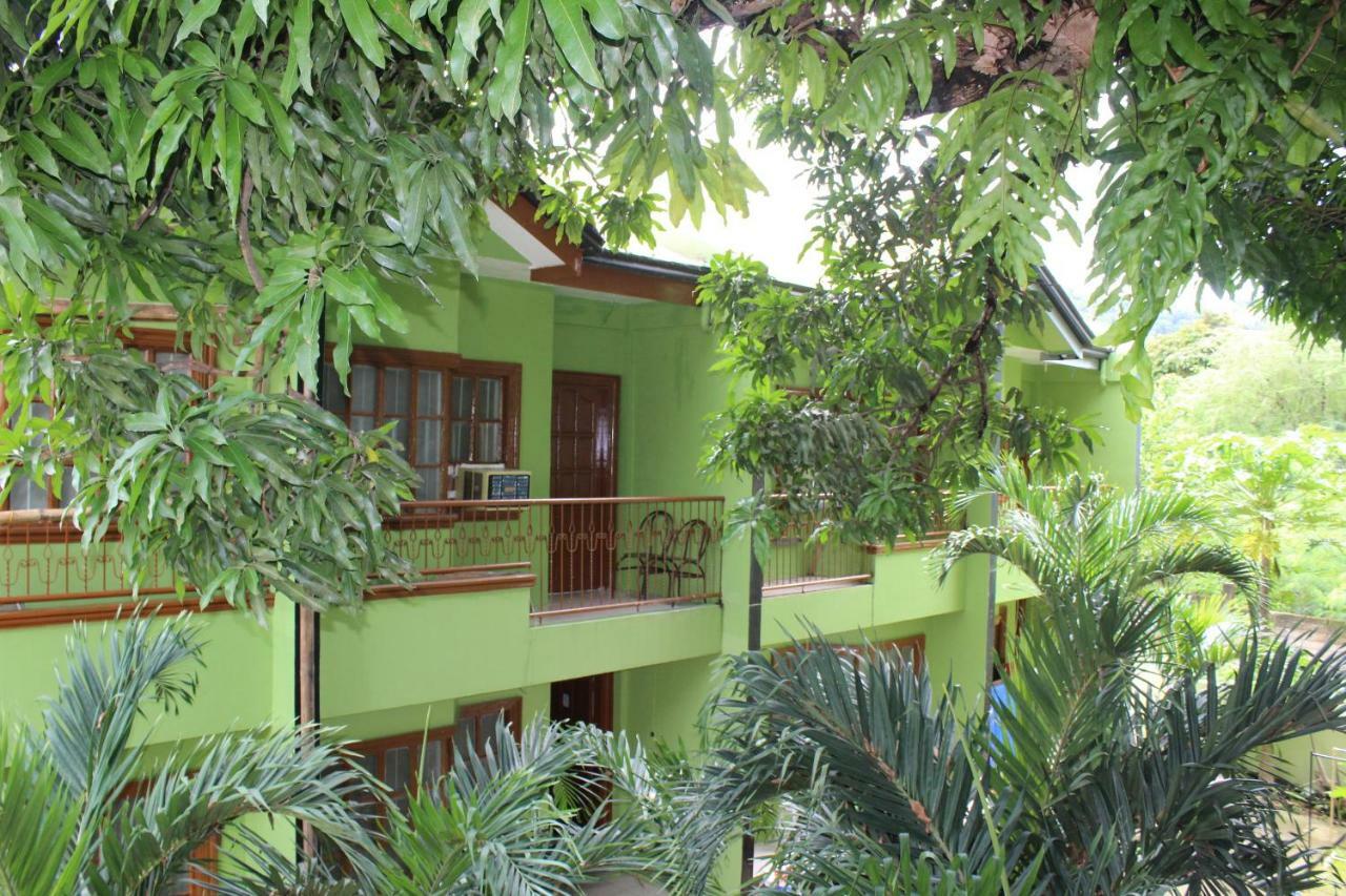 Coron Town Traveller'S Dormitory Εξωτερικό φωτογραφία