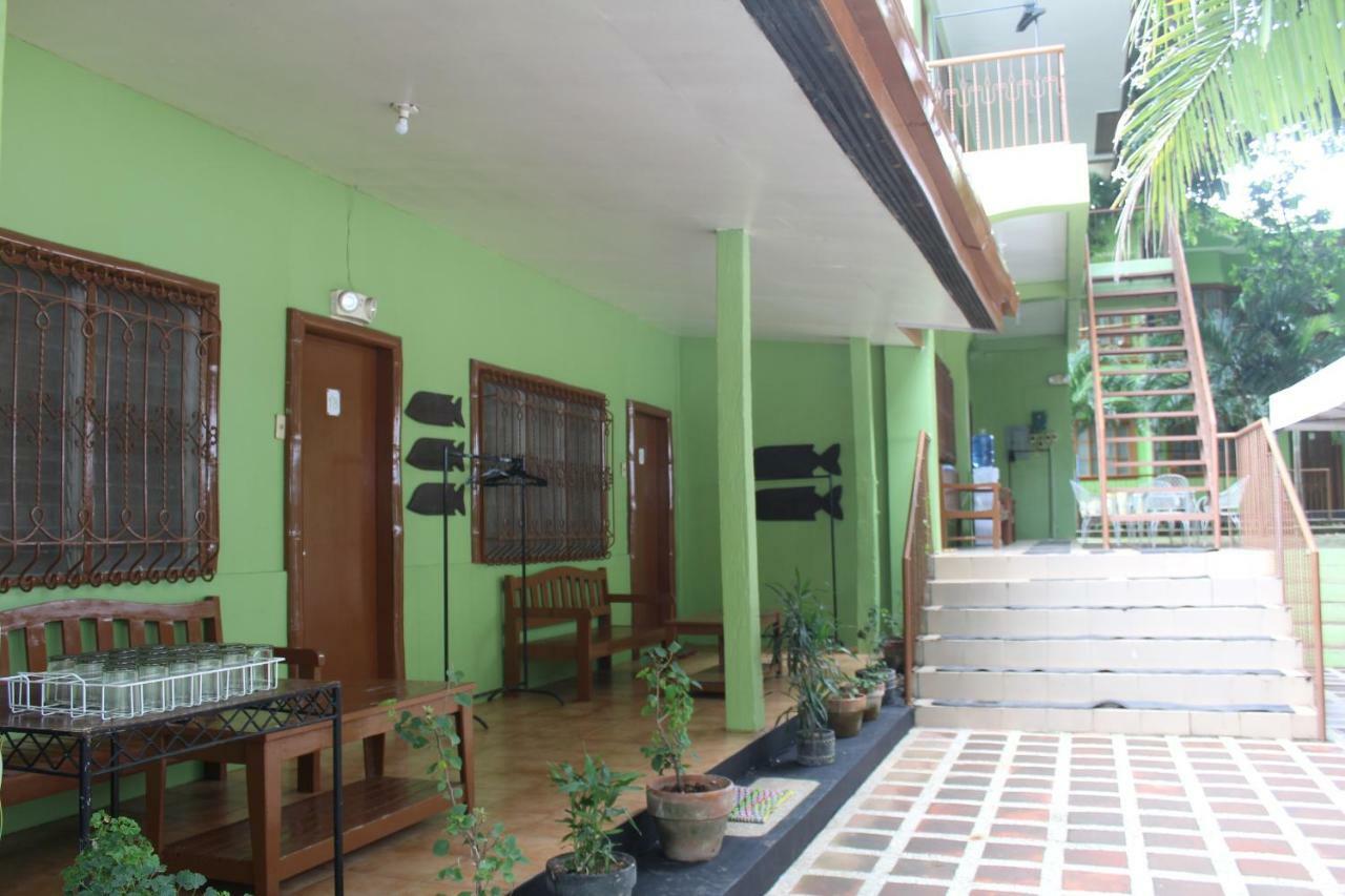 Coron Town Traveller'S Dormitory Εξωτερικό φωτογραφία