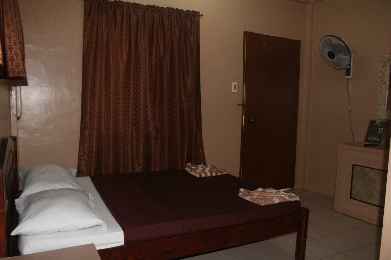 Coron Town Traveller'S Dormitory Εξωτερικό φωτογραφία