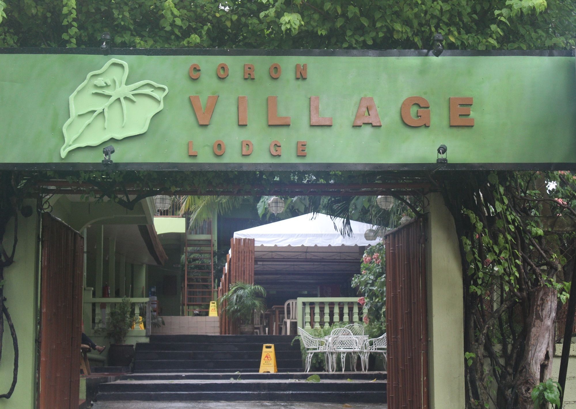 Coron Town Traveller'S Dormitory Εξωτερικό φωτογραφία
