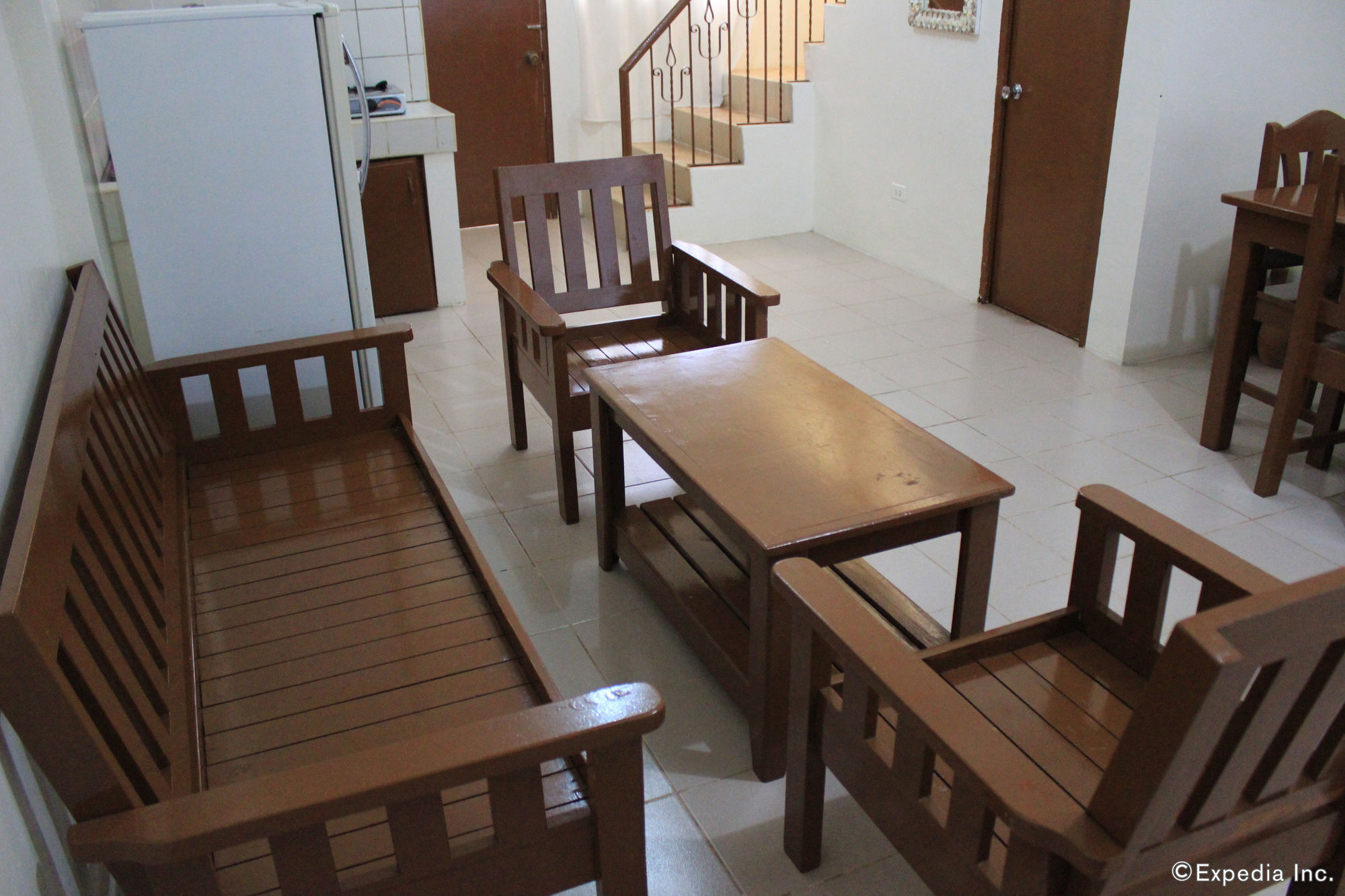 Coron Town Traveller'S Dormitory Εξωτερικό φωτογραφία