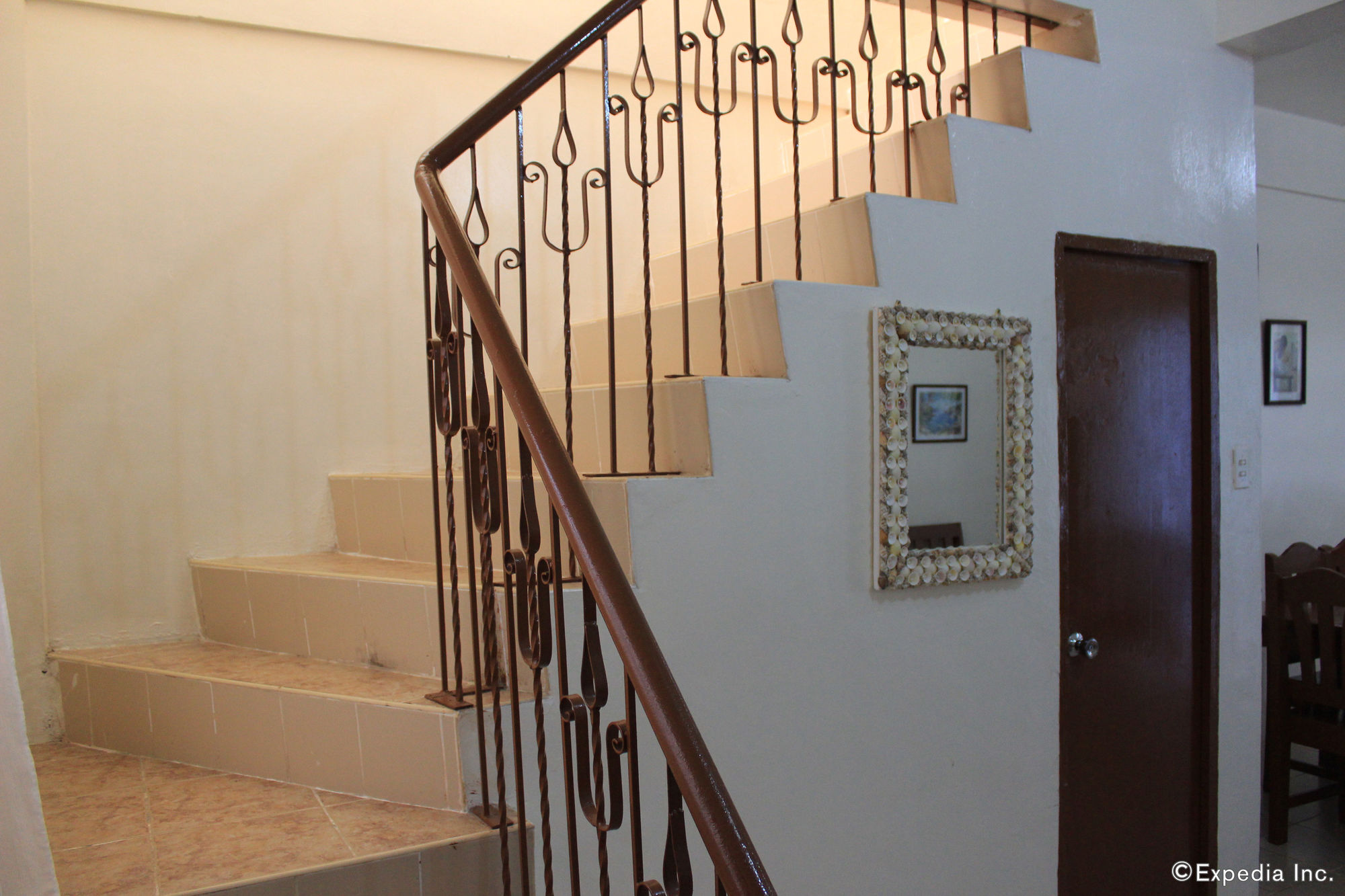 Coron Town Traveller'S Dormitory Εξωτερικό φωτογραφία